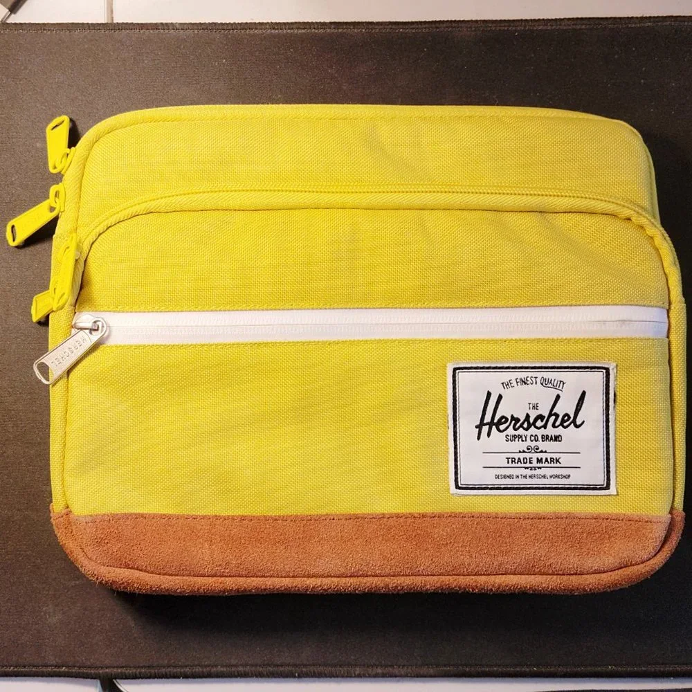 Authentic Herschel Pop Quiz Three-Pocket Tablet Sleeve, EUC - extremely rare